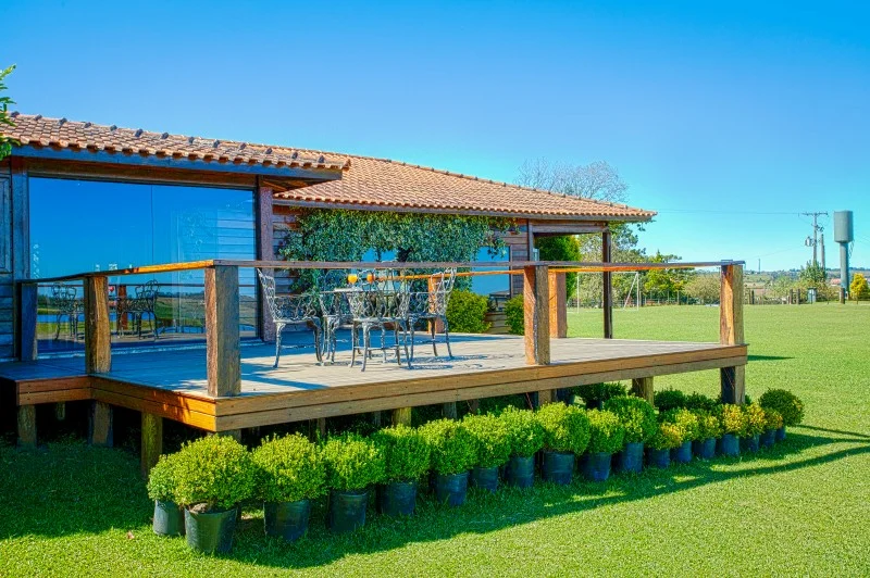 Deck de Madeira na Decoração: Ideias e Aplicações